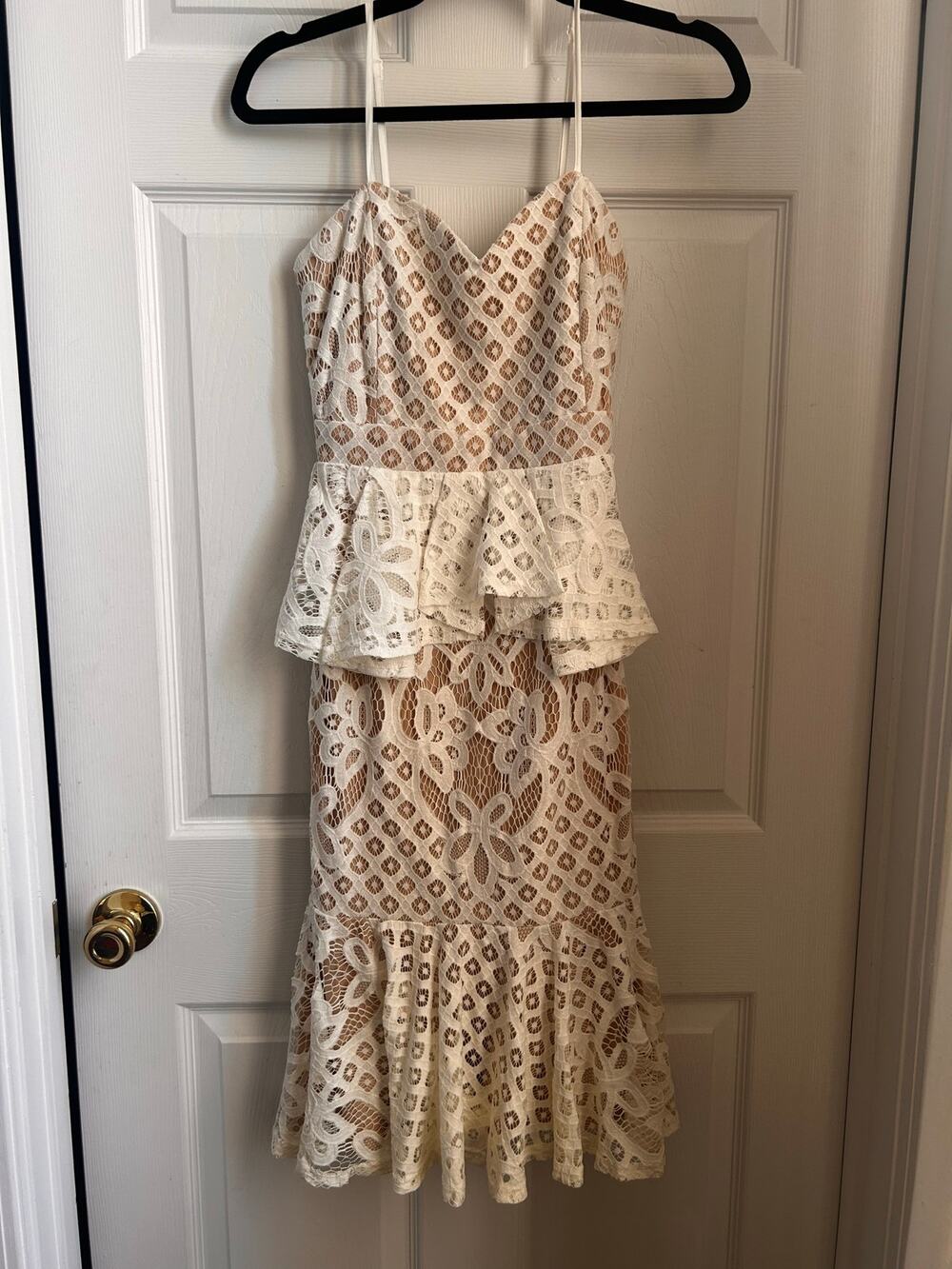 Boohoo Lace Peplum Style Form Fitting Dress Size US 4 NWOT White Cream Nude